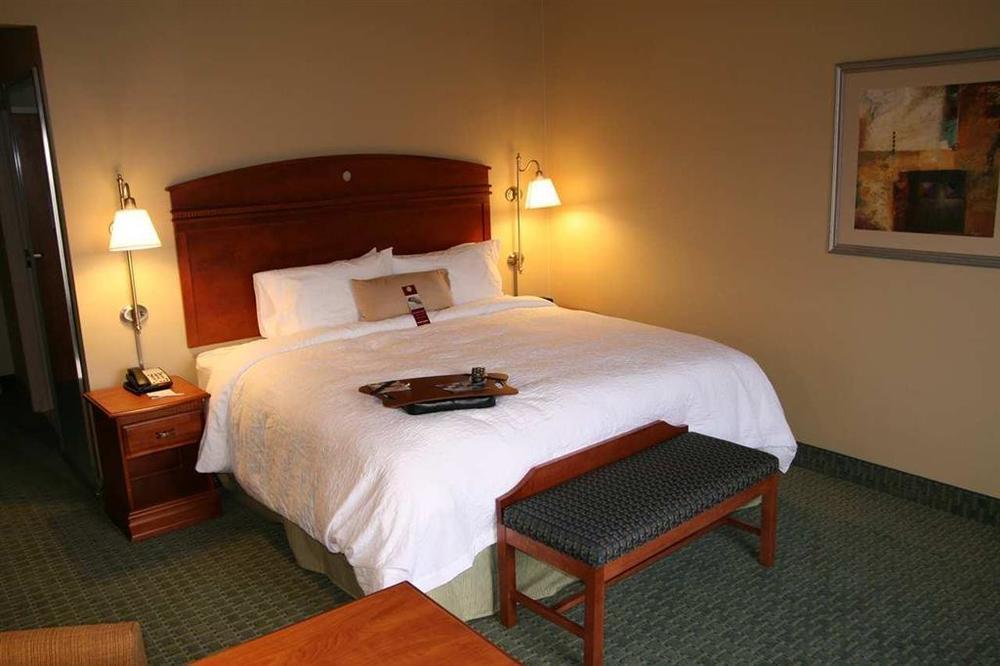 Hampton Inn & Suites West Haven Room photo